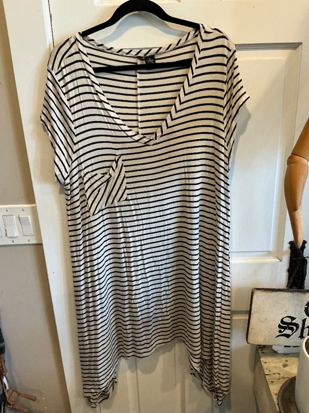 Black and white striped tunic! Excellent condition!  Plus size 2x